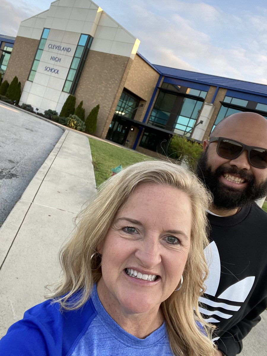 RondaPhillips's tweet image. #CCSAtHomeLearning we love days we can hand our food to our students !