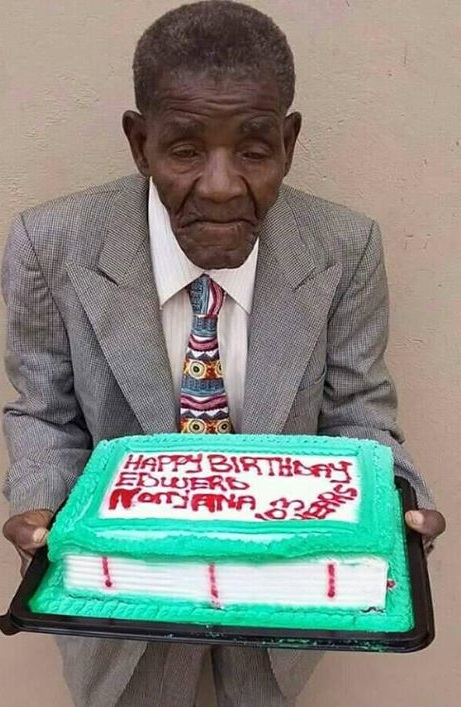HermanMashaba's tweet photo. He celebrated his 103rd birthday under lockdown a few days ago.

Let's all show some #LockdownUbuntu and wish Mkhulu a very happy birthday!

🇿🇦🥳❤ https://t.co/RlHYgOKRHA