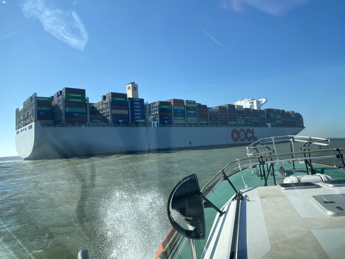 harwichhaven's tweet photo. Bringing in the mega ships in challenging times... https://t.co/SWHFmMX0Ga #keepingbritainmoving #ports #trade #Harwich #Pilot #Pilotlaunchservice #keyworkers Image @rascalmaster https://t.co/aNw5hyjWfV