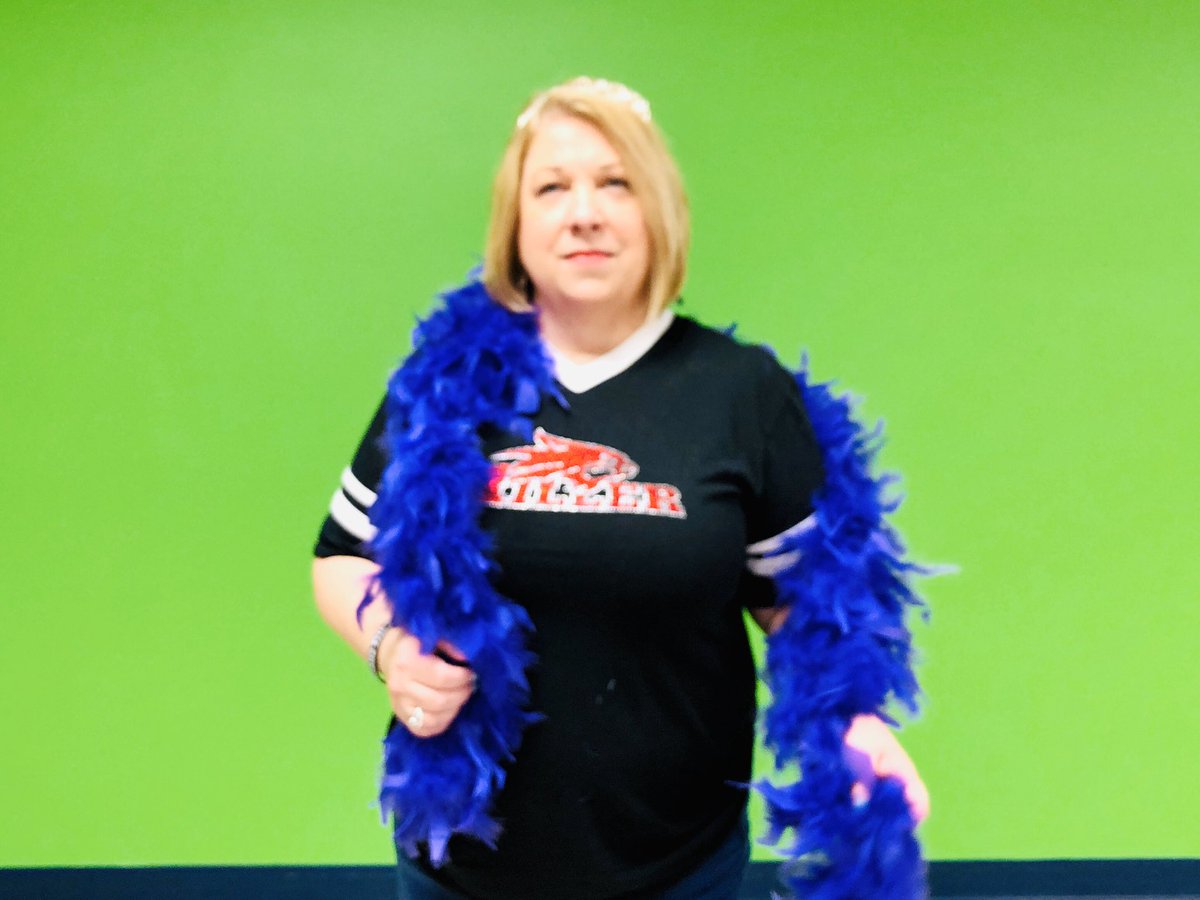 BerryMiller_JH's tweet photo. π«Not an #AprilFools joke. Dr. McKnight was filming for an upcoming #BobcatBroadcasting with her famous #boa & #tiara. It is later reported that her domestic #animal Sabrina tried to abscond with Dr. McMannersβ boa!β€οΈππΎπΈπΌ #ShesNotHavingIt #FurryCreature #Rivalry #BobcatPride https://t.co/DrIIZWvSiu