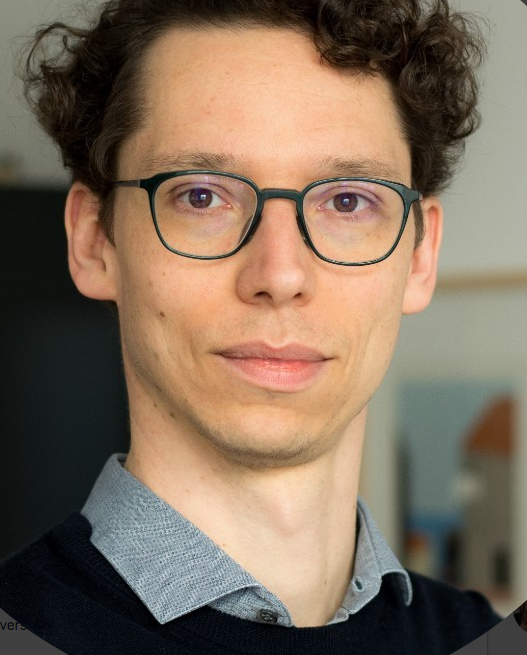 ResearchFinder's tweet photo. Listen to our latest podcast on "Unpacking E-Commerce: Business Models, Trends and Policies" with the excellent Jan Tscheke who is an economist with the @OECD https://t.co/dEIs0GOtMG 
@qjatsch @OECDeconomy https://t.co/OUBj3IM882