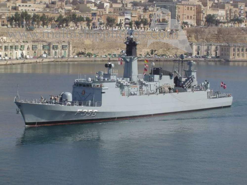ShipsInPics's tweet photo. Thanks for the mention! Shipguru: #Royal #Danish #Navy #F356 #HDMS #PETER #TORDENSKIOLD #entering #Grand #Harbour, #Malta - 19.05.2006 - https://t.co/mHD2qaFt3w ShipsInPics worldshipsoc warshipworld WarshipPorn WarshipsIFR WarshipCam https://t.co/Blanwxg50y