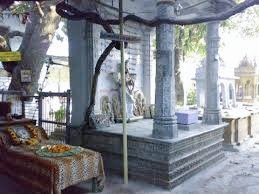 He was married to Arundhati, who was known for her virtue & devotion.He had his Ashram on the bank of river Saraswati & hadpossession the devine cow KAMADHENU & her Daughter NANDINI,who could grant anything to their owner.Pic-Vasishta Ashram,Gaumukh Mount Abu @Lost_History1