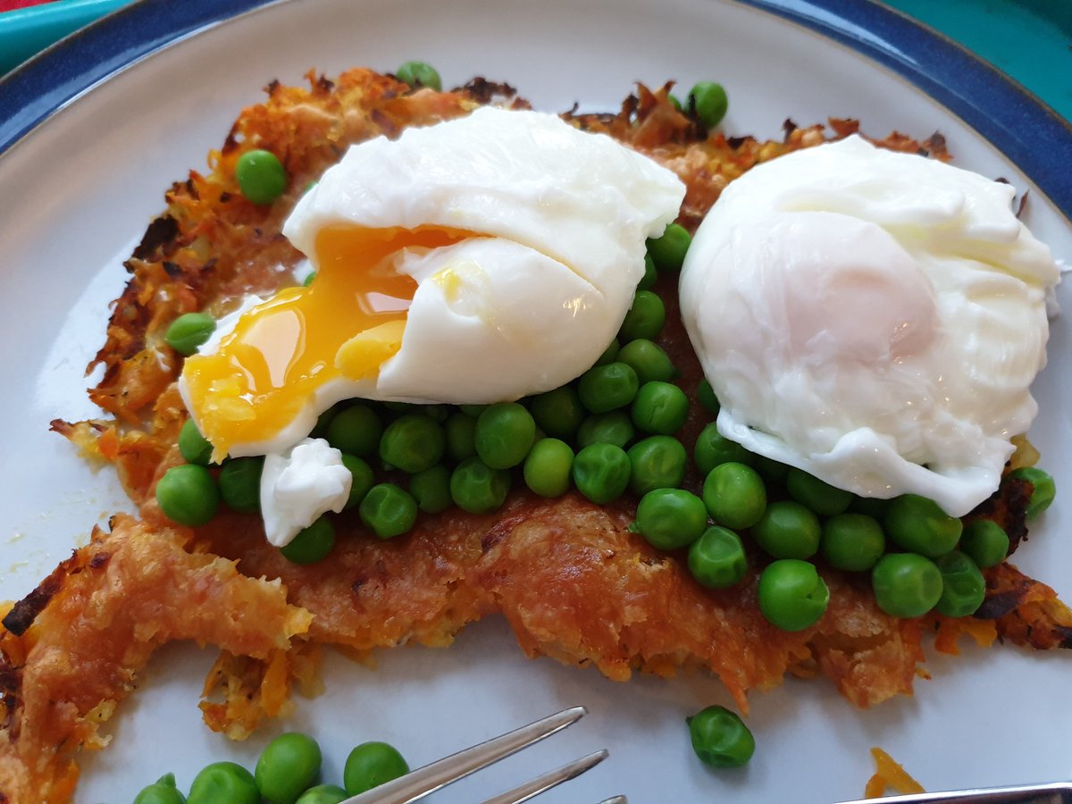 AmatsuTherapyIn's tweet photo. @kim6martin Our version of the rosti and poached eggs (sorry, just had to prove I cooked them perfectly!!) https://t.co/jxeRwWJ1Fx