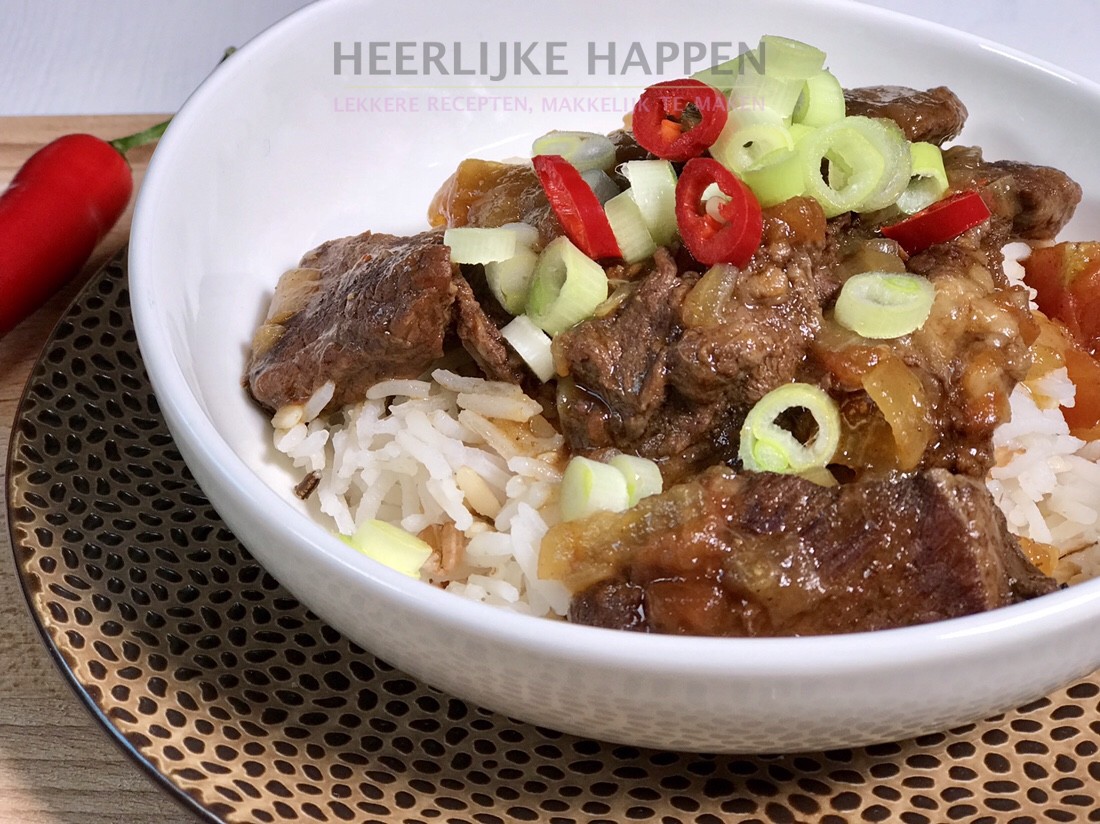 HeerlijkHappen's tweet photo. Pittige runderstoof met zoethout
Dit is een recept geïnspireerd door de Indische keuken. We gebruiken in dit recept heel veel verschillende specerijen. #kruidenrijst #larier #riblappen #rodepeper #tomaat #ui #zoethout https://t.co/v4Ur27WLrY https://t.co/IJAirif0rq