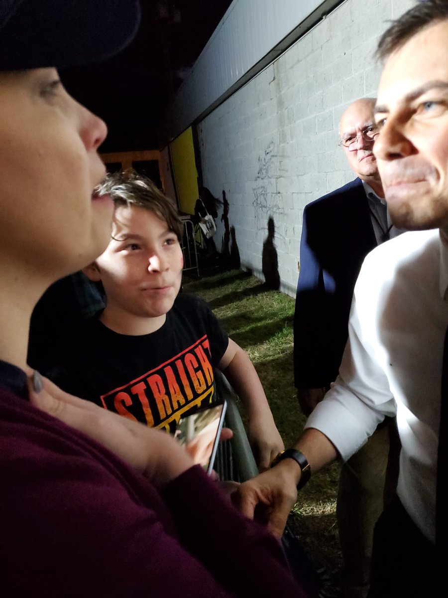 I have quite of few photos of my Pete-ner in Crime  @JoyAnder25690 and I meeting  @PeteButtigieg and  @Chas10Buttigieg. The ones from opening night are my fav. (and I have to say that  @shortyvoorde is a legend and the best body woman ever) 8/20