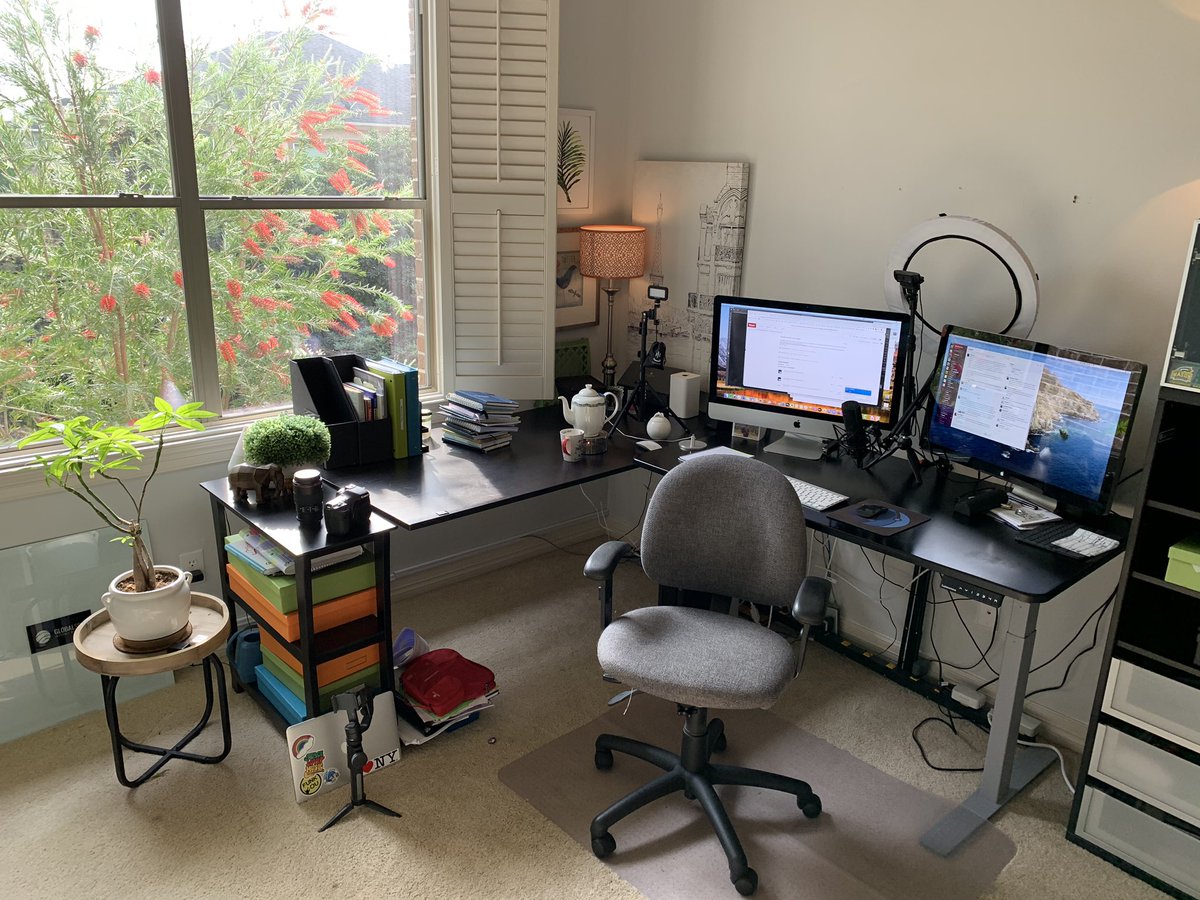 globalspex's tweet image. #keepworkgoing this is my home office. A little messy but organized. I run a digital marketing company with remote workers