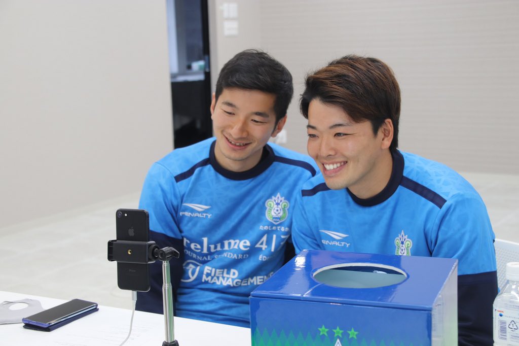 bellmare_staff's tweet photo. 今日の #澤田恒 選手と #堀田大暉 選手のインスタライブもめちゃくちゃ面白かったですね🤣
これはもう見て頂くしか…‼️24時間、アーカイブを残していますので今からでもぜひ👀
そして明日は…生抽選の結果、#三幸秀稔 選手と #茨田陽生 選手が登場しますよー👏
明日も14:00から30分間です😊
#bellmare https://t.co/LYPRMbrYz9