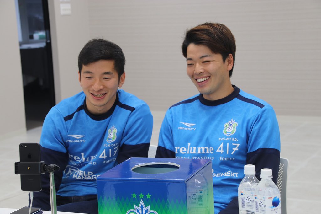bellmare_staff's tweet photo. 今日の #澤田恒 選手と #堀田大暉 選手のインスタライブもめちゃくちゃ面白かったですね🤣
これはもう見て頂くしか…‼️24時間、アーカイブを残していますので今からでもぜひ👀
そして明日は…生抽選の結果、#三幸秀稔 選手と #茨田陽生 選手が登場しますよー👏
明日も14:00から30分間です😊
#bellmare https://t.co/LYPRMbrYz9