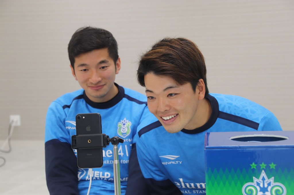 bellmare_staff's tweet photo. 今日の #澤田恒 選手と #堀田大暉 選手のインスタライブもめちゃくちゃ面白かったですね🤣
これはもう見て頂くしか…‼️24時間、アーカイブを残していますので今からでもぜひ👀
そして明日は…生抽選の結果、#三幸秀稔 選手と #茨田陽生 選手が登場しますよー👏
明日も14:00から30分間です😊
#bellmare https://t.co/LYPRMbrYz9