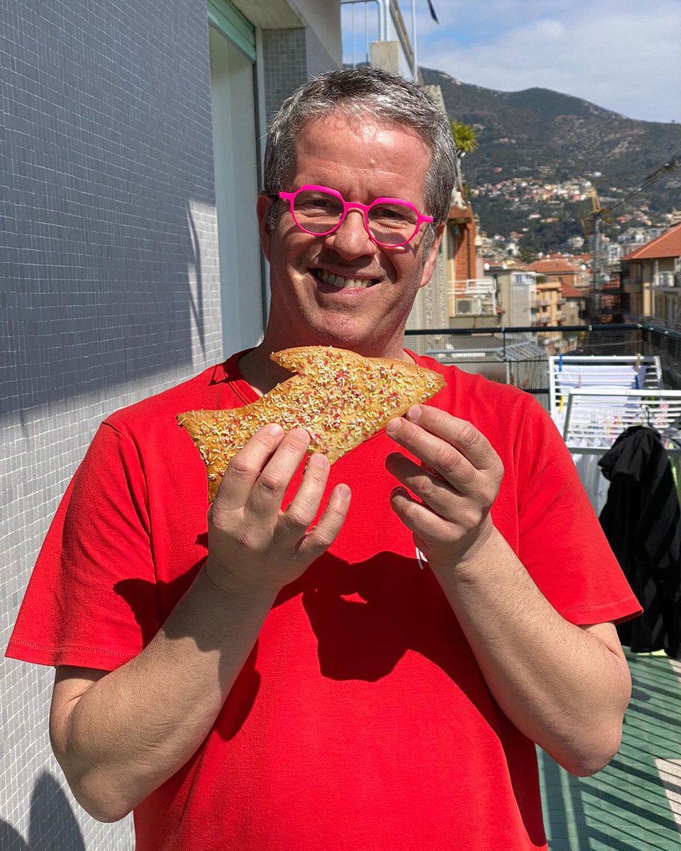 ErnstKnam's tweet photo. Buon 1º aprile a tutti! 🐠 Per questa occasione, Frau Knam ed io, abbiamo realizzato dei dolci pesciolini in pasta frolla facili e veloci da realizzare con vostri bambini! 😋
👉🏻 la ricetta sul suo profilo!
Fatemi vedere le vostre creazioni utilizzando l’hashtag #cookingwithknam https://t.co/J6VmqvdYlw
