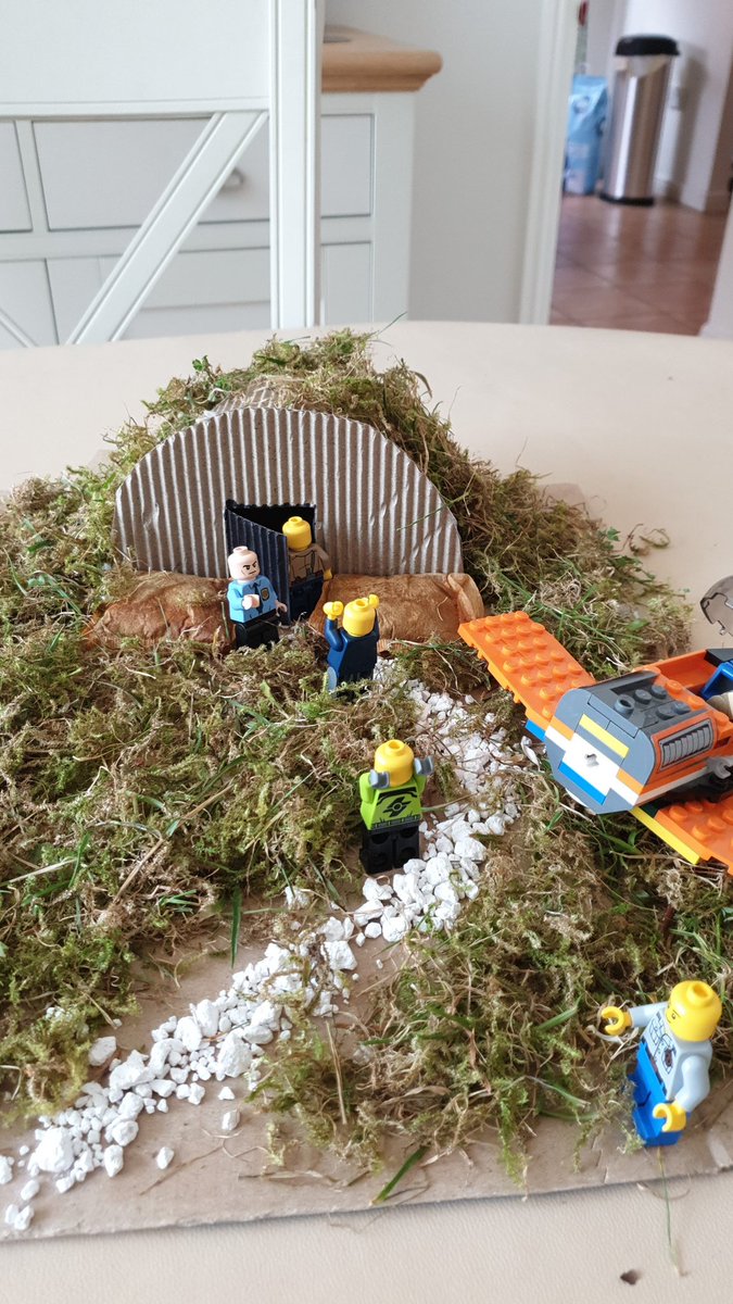 @RogPrmSch <a href="/MrsBeckett6/">Mrs Beckett</a>  WWII bunker for skills