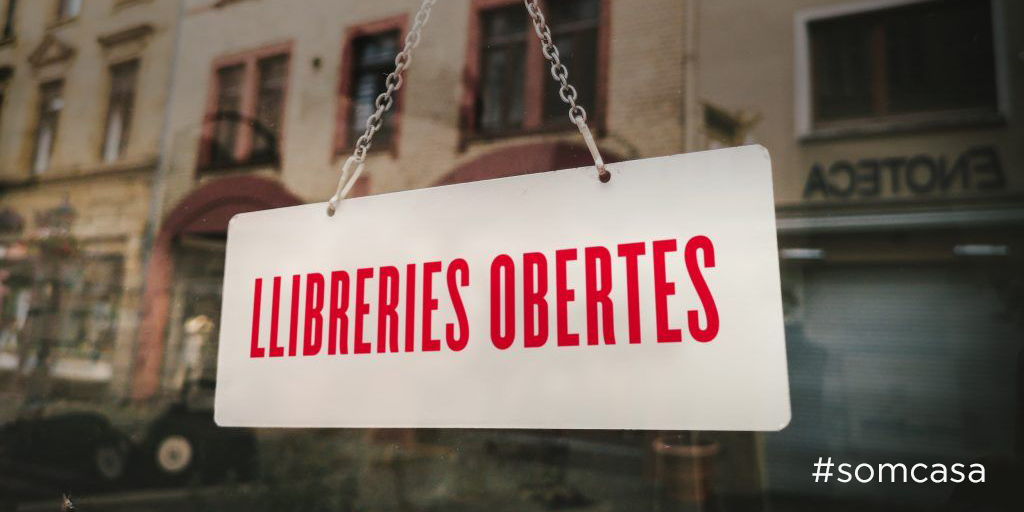 sapienscat's tweet photo. Us imagineu un país sense llibreries? Nosaltres no, per això @som_cultura i @Mortensen han posat en marxa #LlibreriesObertes, una campanya per ajudar aquests negocis incentivant la compra de llibres per avançat 📚 #lahistòriaacasa #joemquedoacasa #somcasa https://t.co/DvnQdajwaX https://t.co/cluMpCrX2K