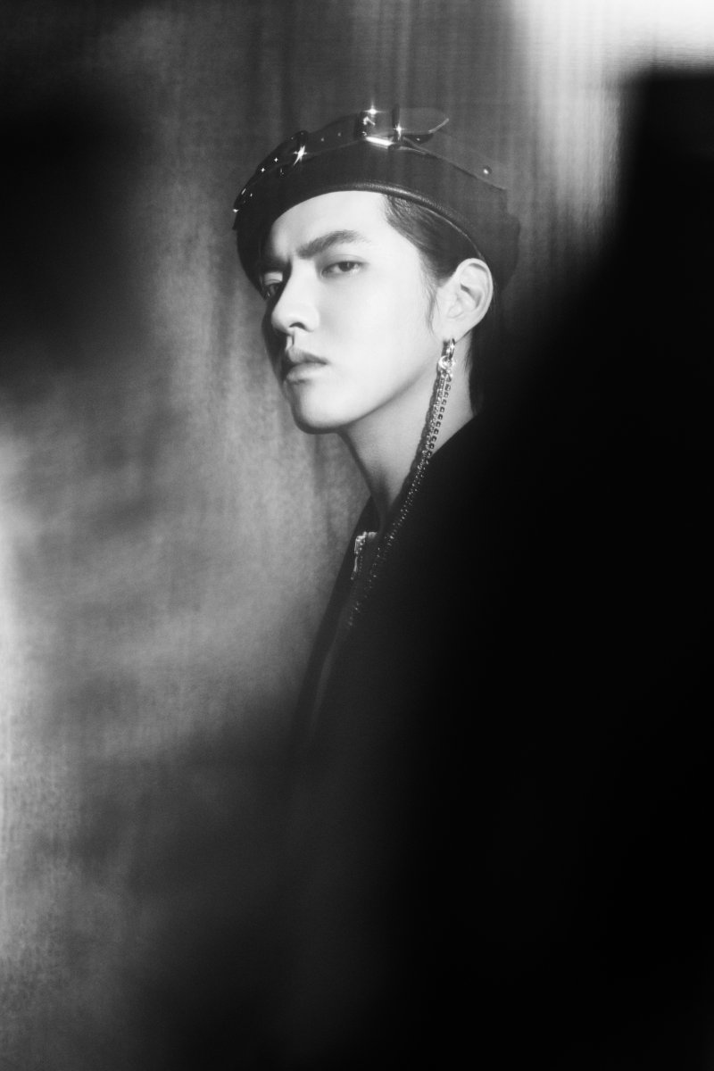 TrendingWeibo's tweet photo. #KrisWu poses in promotional photoshoot for new collaboration single "Coffee". 📸

All photos: https://t.co/aNcKrI6Pwp

#WuYifan #吴亦凡 https://t.co/bWvqXQZnLi