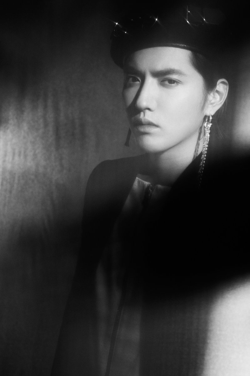 TrendingWeibo's tweet photo. #KrisWu poses in promotional photoshoot for new collaboration single "Coffee". 📸

All photos: https://t.co/aNcKrI6Pwp

#WuYifan #吴亦凡 https://t.co/bWvqXQZnLi