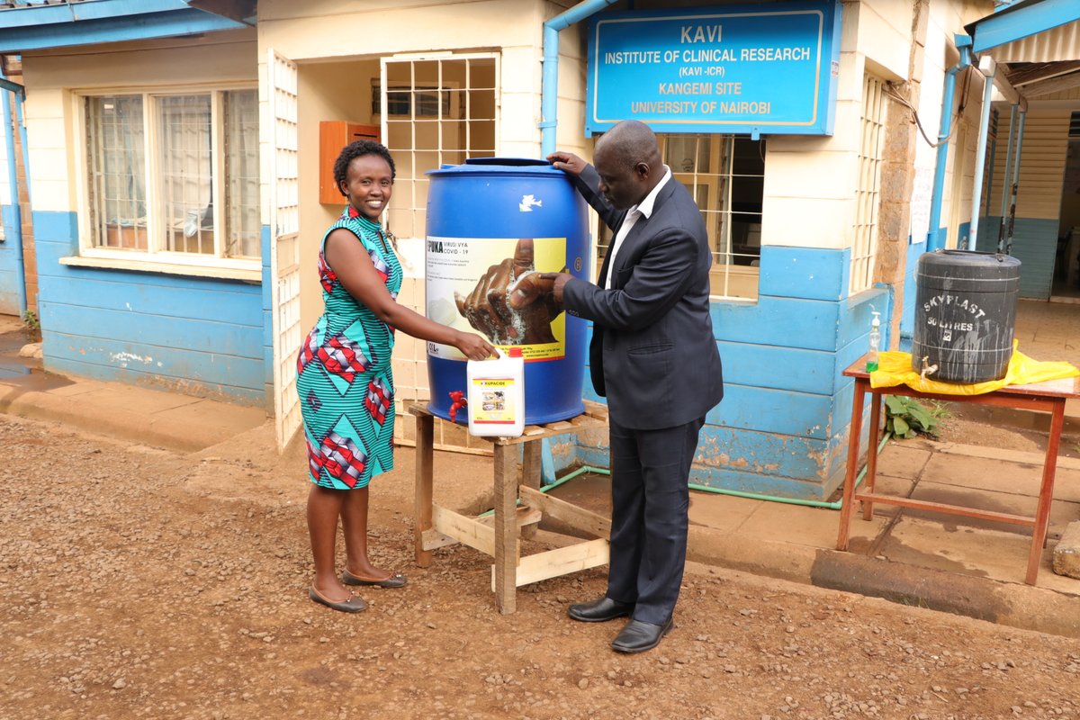 CKLAfricaltd's tweet photo. Donating tanks and soap to Kenyans living in the informal settlements #Kitisuru can help build their resilience #COVID19 #pandemic. Look around you, there is always something positive you can do! @rwambua85 @omolmichael @verohjessie @Wangeci_GK https://t.co/K1aXYLvuM2