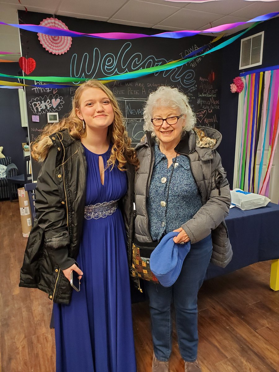 I could do a whole thread about Ms. Anne. She always stayed and chatted with us. We loved being around her. Here she is taking a selfie with some of our young phone bankers and a photo with my kid. (Julia had an ROTC dance and came in for me to do her makeup) 17/20