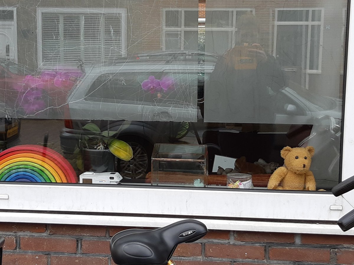 Bijna geen kinderen op straat. Dan maar op #berenjacht . #dockUtrblijftincontact <a href="/MarinDOCK/">Marin Zimmer</a>