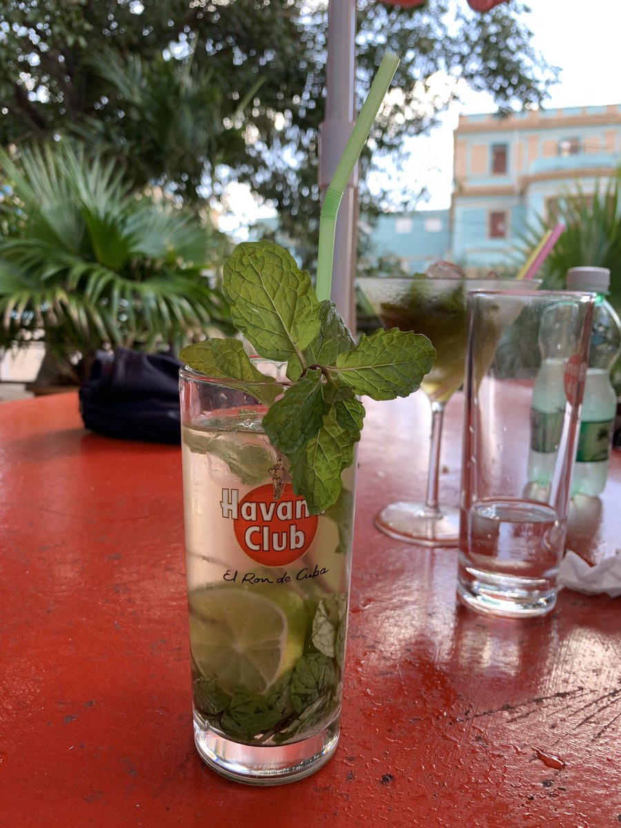 ZoyaKafka's tweet image. Төсөөллөөс тэс өөр байж шоконд оруулсан Куба 🇨🇺. Мохито нь л гоё бсан. Сайхан дурсамж юм даа. Монголд ирчээд яаж тийм болсныг нь ойлгохоор хичээж баримтат #кино хүртэл үзэж билээ ккк. Кубачууд 500 жил хайж бгаа эрх чөлөөгөө удахгүй олох болтугай! 🙌 #аялал zoyakafka.com/2018/12/30/%d1…