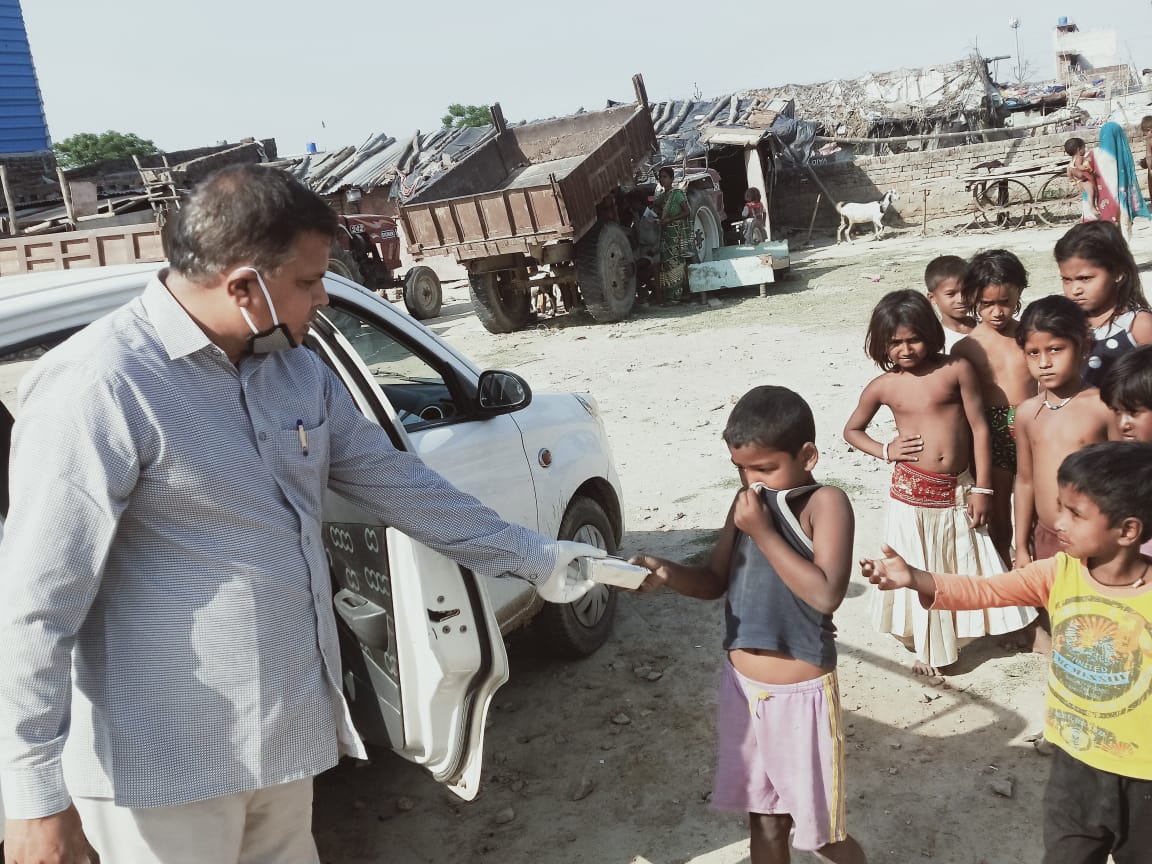 Dr.Neerajpati Tripathi (@drneerajpati) on Twitter photo अटेवा ने रचनातमक कार्यों से बनायी अलग पहचान। रक्तदान और अर्द्धसैनिक बलों के लिए केण्डल मार्च के बाद मनाया मदद दिवस।
#AtewaHelpDay
<a href="/PMOIndia/">PMO India</a> <a href="/narendramodi/">Narendra Modi</a> <a href="/ZeeNews/">Zee News</a> <a href="/ABPNews/">ABP News</a> <a href="/nsitharaman/">Nirmala Sitharaman</a> <a href="/RahulGandhi/">Rahul Gandhi</a> <a href="/News18India/">News18 India</a> <a href="/PTI_News/">Press Trust of India</a> <a href="/Aamitabh2/">Amitabh Agnihotri</a> अटेवा ने रचनातमक कार्यों से बनायी अलग पहचान। रक्तदान और अर्द्धसैनिक बलों के लिए केण्डल मार्च के बाद मनाया मदद दिवस।
#AtewaHelpDay
<a href="/PMOIndia/">PMO India</a> <a href="/narendramodi/">Narendra Modi</a> <a href="/ZeeNews/">Zee News</a> <a href="/ABPNews/">ABP News</a> <a href="/nsitharaman/">Nirmala Sitharaman</a> <a href="/RahulGandhi/">Rahul Gandhi</a> <a href="/News18India/">News18 India</a> <a href="/PTI_News/">Press Trust of India</a> <a href="/Aamitabh2/">Amitabh Agnihotri</a>