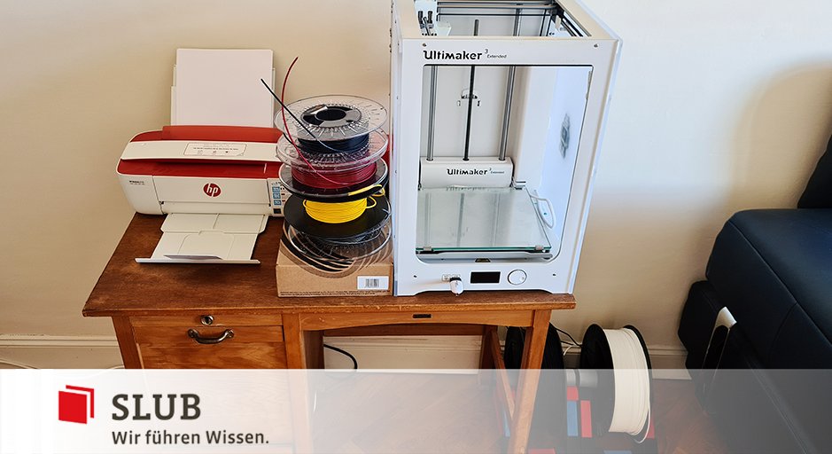 SLUBdresden's tweet photo. #SLUBMakerspace im Kampf gegen #Covid_19: Unsere 3D-Drucker sind auch als #SLUBHomies aktiv &amp; produzieren Halterungen für Gesichtsschutzmasken.
@DRESDEN_concept koordiniert die Auslieferung an Interessenten. https://t.co/IKTz8IXXdR #SLUBDigitalOnly https://t.co/2VdnNaHGL2