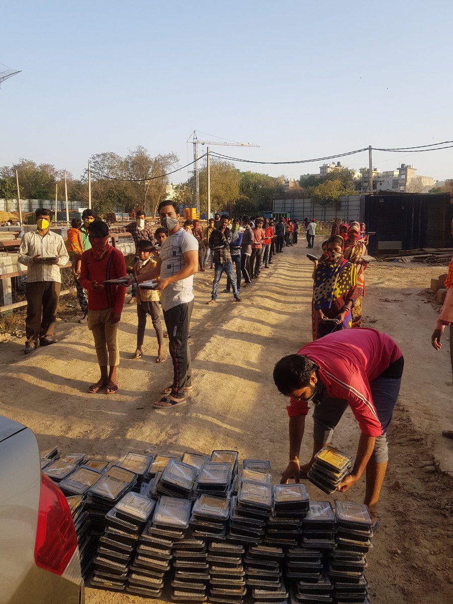 savechildbeggar's tweet photo. Thank you @M_Lekhi deedi and @ccoi_1947 for arranging 600 plus food packets. Our team @savechildbeggar and @PRFind distributed Lunch packets to street kids of cannaught place ,barakamba , mandi house and daily wage workers of Karol bhag . #savechildbeggar. https://t.co/deg5YZzR5k
