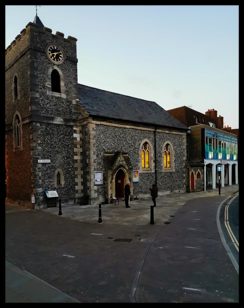 FourStreetsChi's tweet photo. Please RT  &amp; remind anyone who it might help! @FourStreetsChi are running a takeaway supper club at St Pancras Church every night 730pm during #COVIDー19 This is  in addition to breakfast club run there by #Heart - the churches project  &amp; daily food deliveries by @StonepillowChi https://t.co/7Rh0DdSdKl