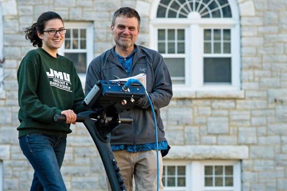 Congratulations to Dr. Shane McGary for receiving the 2020 Goodman Faculty Award! This award is to JMU professors who excel at creative curriculum development. Visit bit.ly/GPR_Montpelier to learn more about one of Dr. McGary's research projects.
#drivenbydiscovery