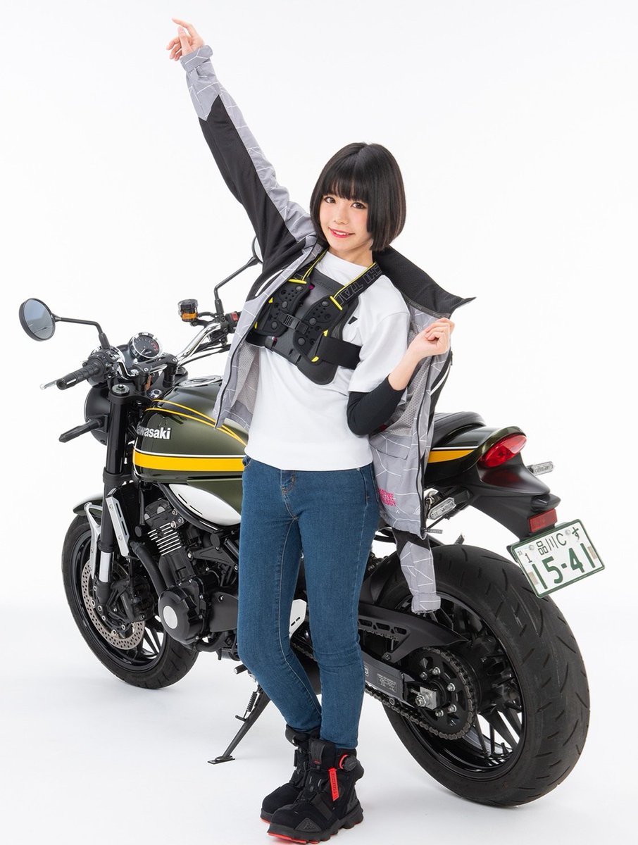 美環 バイクに乗るときに胸部プロテクターを付けてると安心だよーっ W Jmca プロテクター なんと おっぱいも盛れちゃう