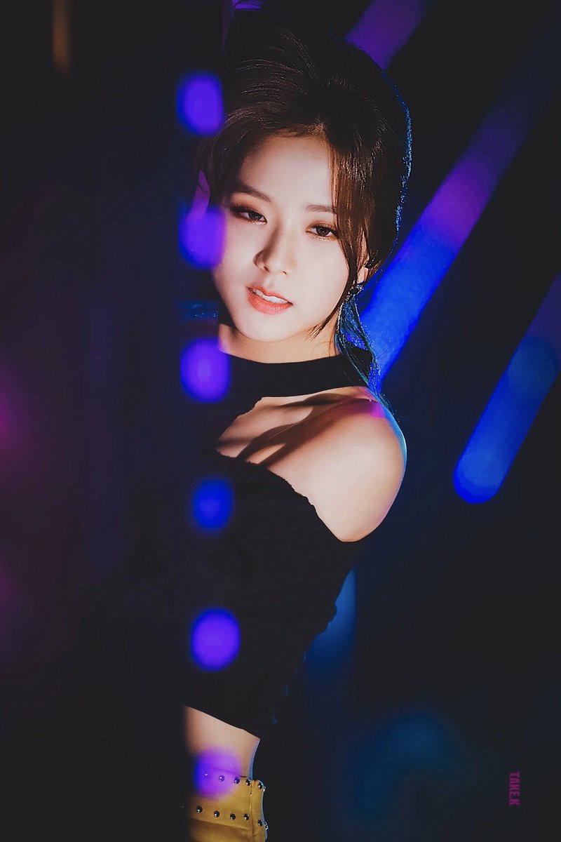 dearsooyaaa's tweet photo. I’ll resign from this bird app if they decide to not pretend again that they don’t know each other.
#VisualKingTOP #VisualQueenJisoo https://t.co/HRKKEGCdhg