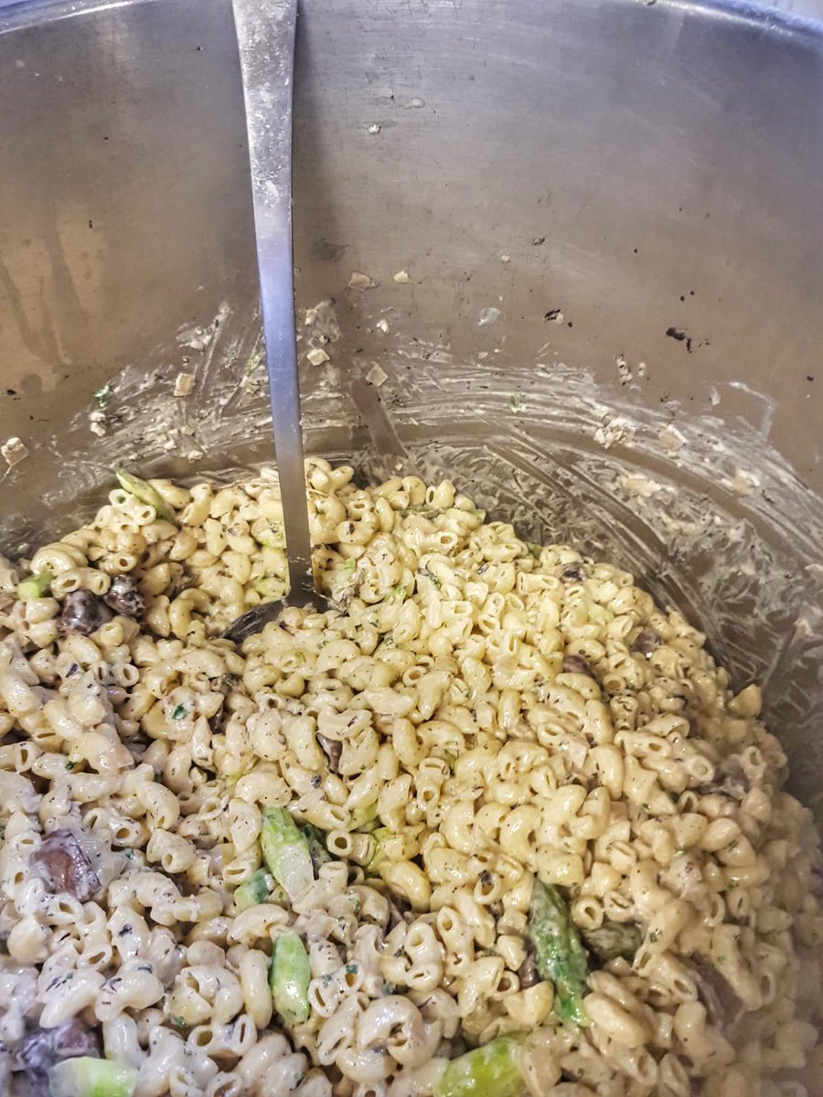 #macandcheese tastes that much better freshly shaved black #Perigord #truffle - don’t you think? 
Thank you <a href="/albionfoods/">Albion Fine Foods</a> - putting your fine ingredients into action 👍

#feedournhs #feedournhsstaff #youllneverwalkalone #youllnevereatalone #supportthenhs #supportthenhsstaff