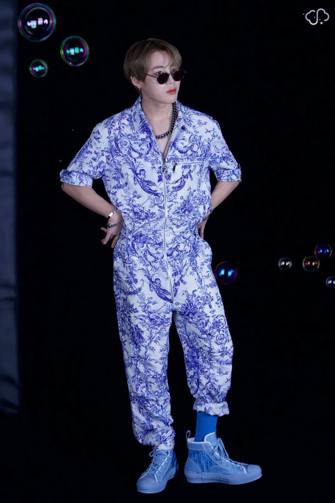 180cm 넘는 남돌봇 tweet media