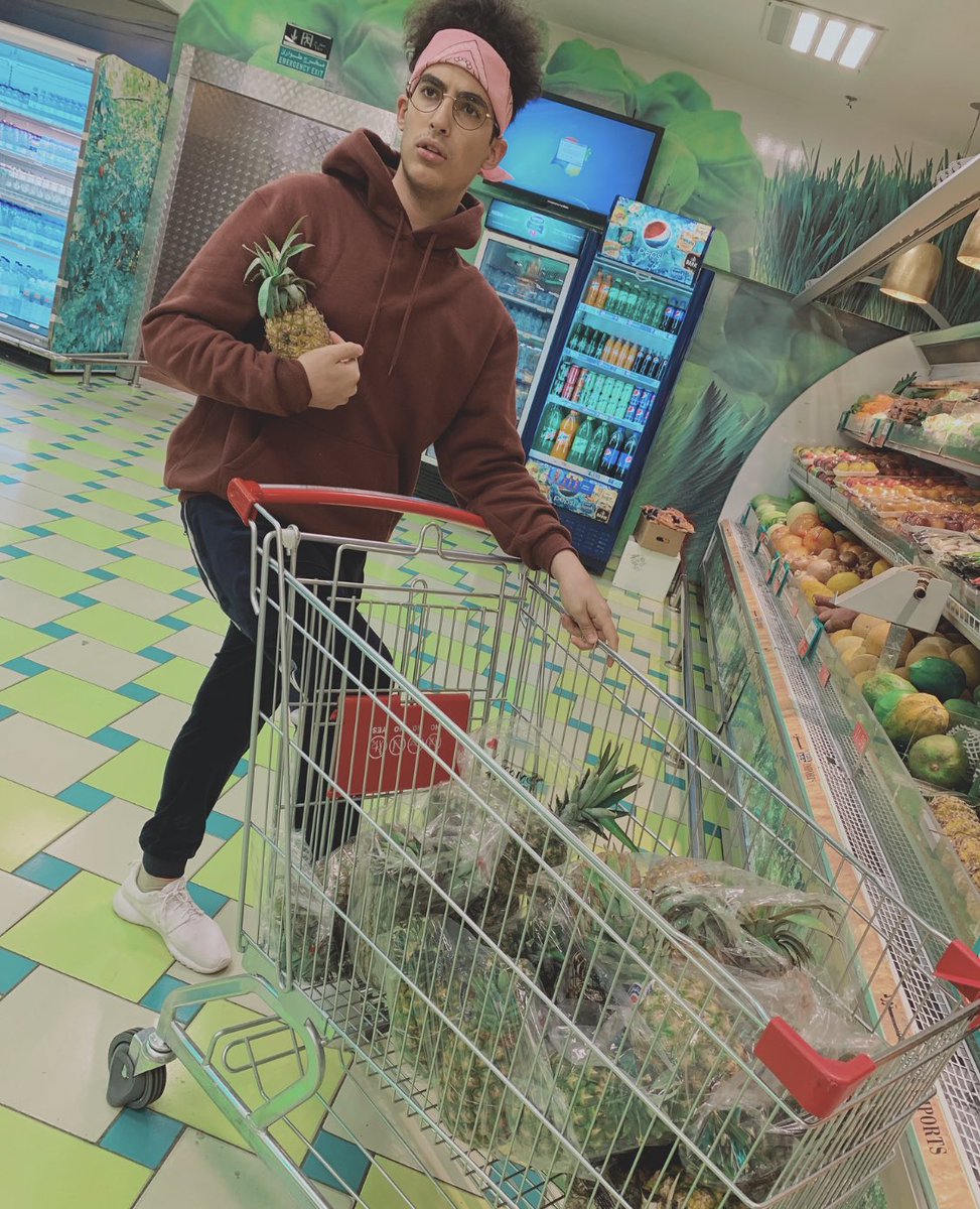 boodyzozo's tweet photo. أووووووو من يسكن البحر وبيته أناناس؟🍍
اشبهم أذوني جاهزين للإقلاع👂

#PinappleGang https://t.co/acOuE7VKtV
