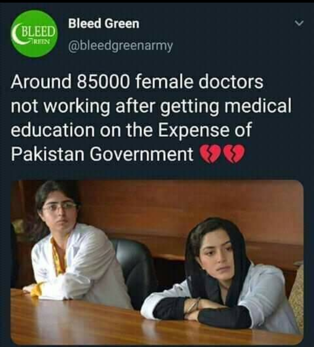 duri60894829's tweet photo. Ya international lady doctor to apna paison sa parh kr ayi han lakin yahn ki pmdc kam nh krna deti we want justics  we want to serve the nation #RecruitInternationalGraduates  #HireDoctorsNotStudents  @ImranKhanPTI  @zfrmrza https://t.co/zMPncXLGK2.