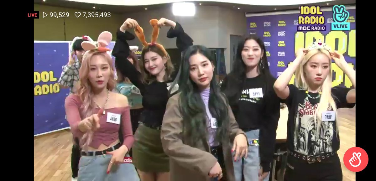 AnthonyJung6's tweet photo. It was a great experience to be able to join their live session with Idol Radio. They (페이버릿) are very excellent and talented performers, especially their singing and dancing skills. Their most recent comeback which is "또 LIE" (4th mini album), it was great. 페이버릿 수고했어 https://t.co/cNznDcQsZv