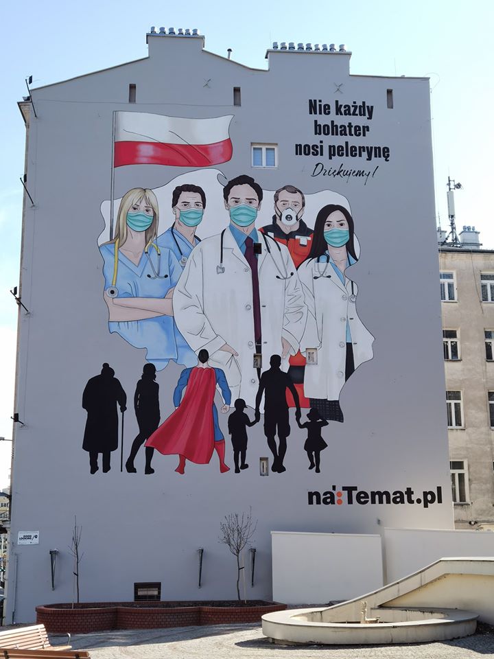 obrazymajestatu's tweet photo. #GoodLookingStudio wraz z https://t.co/aAqeOv11dI namalowali mural dla lekarzy i pielęgniarek.
Warszawa przy ul. Tamka 37 // 2020
📢Prawdziwi bohaterowie nie noszą peleryn‼️
https://t.co/UtKkYd2du7 https://t.co/WvebAzpNXI