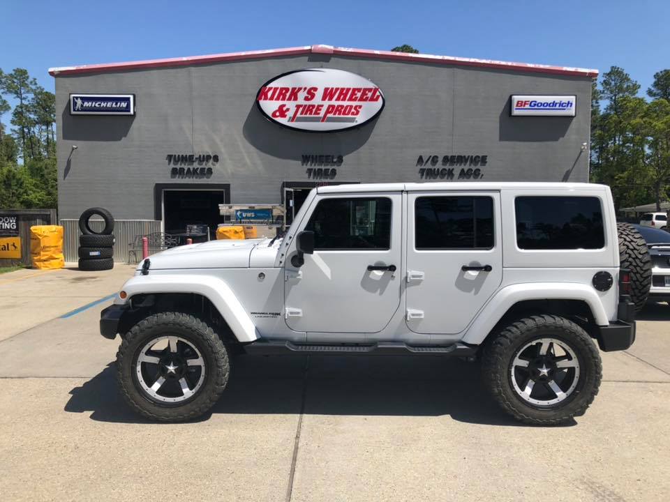 KirksWheel_TP's tweet photo. We love Jeeps! Looking clean with the white accents 😎 If you are in the market for some new tires or wheels, we are here to help! https://t.co/cIgQsZwYyi