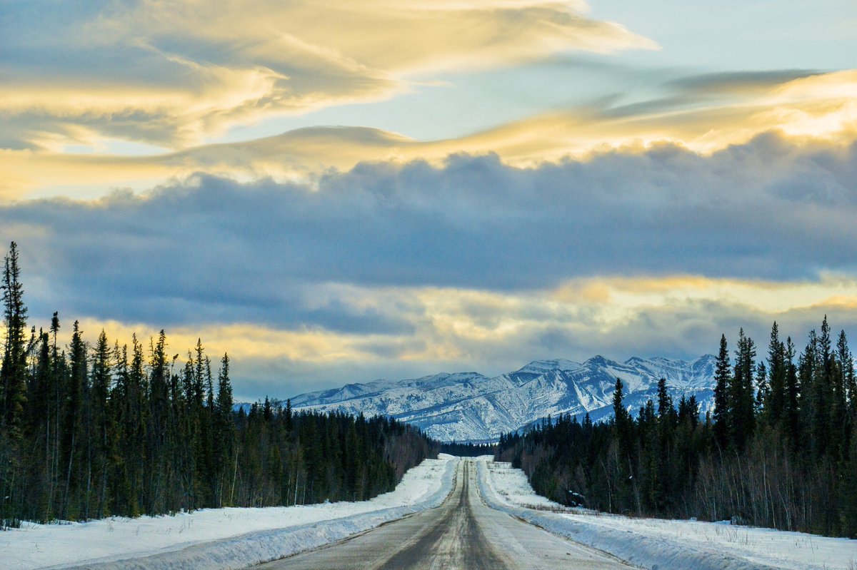 takingthetime2C's tweet photo. The South Slave region is so flat is easy to forget that the Mackenzie Mountains are only a four-hour drive to the west #ParksCanada #SpectacularNWT #northof60 #cbcnorth #sharecangeo #natgeotravel #natgeocreative #ExploreCanada #ImagesofCanada #tourcanada #greatnorthcollective https://t.co/4KOjVzqi92