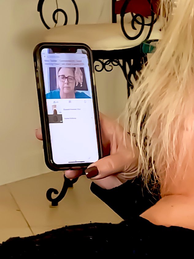 edtech_lynn's tweet photo. When you’re #Oceanfront but still connecting with @AudreySofianos to prepare for @APSMorningside #APSDLDays2020 #PrincipalTalk @ahrosser @APSInstructTech @atlantaeducator @HMBrookins @MrPaul24 @APLeverette #teleworking #SocialDistancing https://t.co/ytKJqwQx8G