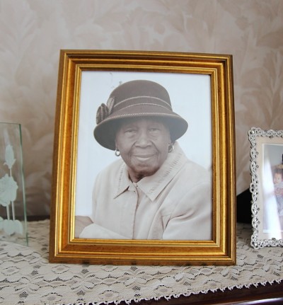 weareherewf's tweet photo. This very elegant lady, born in  # Jamaica 1924,  is now 95 years young and has lived in #Leytonstone in the same home purchased with her carpenter husband in 1962.  #weareherewf
#walthamforest #history #blackhistory #photography @image17photography https://t.co/Vuqb4btFTm