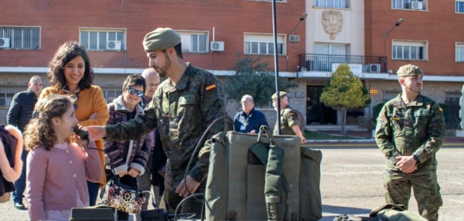 Los ingenieros militares, a pesar de dejar aquel cuartel, siguieron manteniendo el contacto con el barrio y su gente

El exponente más claro es la especial relación del Regimiento 21 con la Falla Zapadores.Todos los años visita Marines

👉<a href="/EjercitoTierra/">Ejército de Tierra 🇪🇸</a>

ejercito.defensa.gob.es/unidades/Valen…