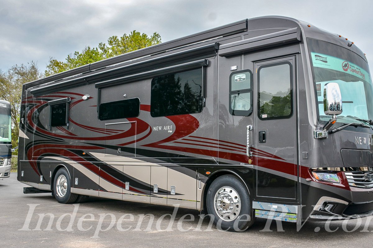 RvIndependence's tweet photo. Explore this brand-new 2020 Newmar New Aire 3543 luxury diesel motorhome. Click the link to view standard features and optional upgrades found on this couple's coach: https://t.co/I6AtlukqXQ https://t.co/XZ2k9c8mgY