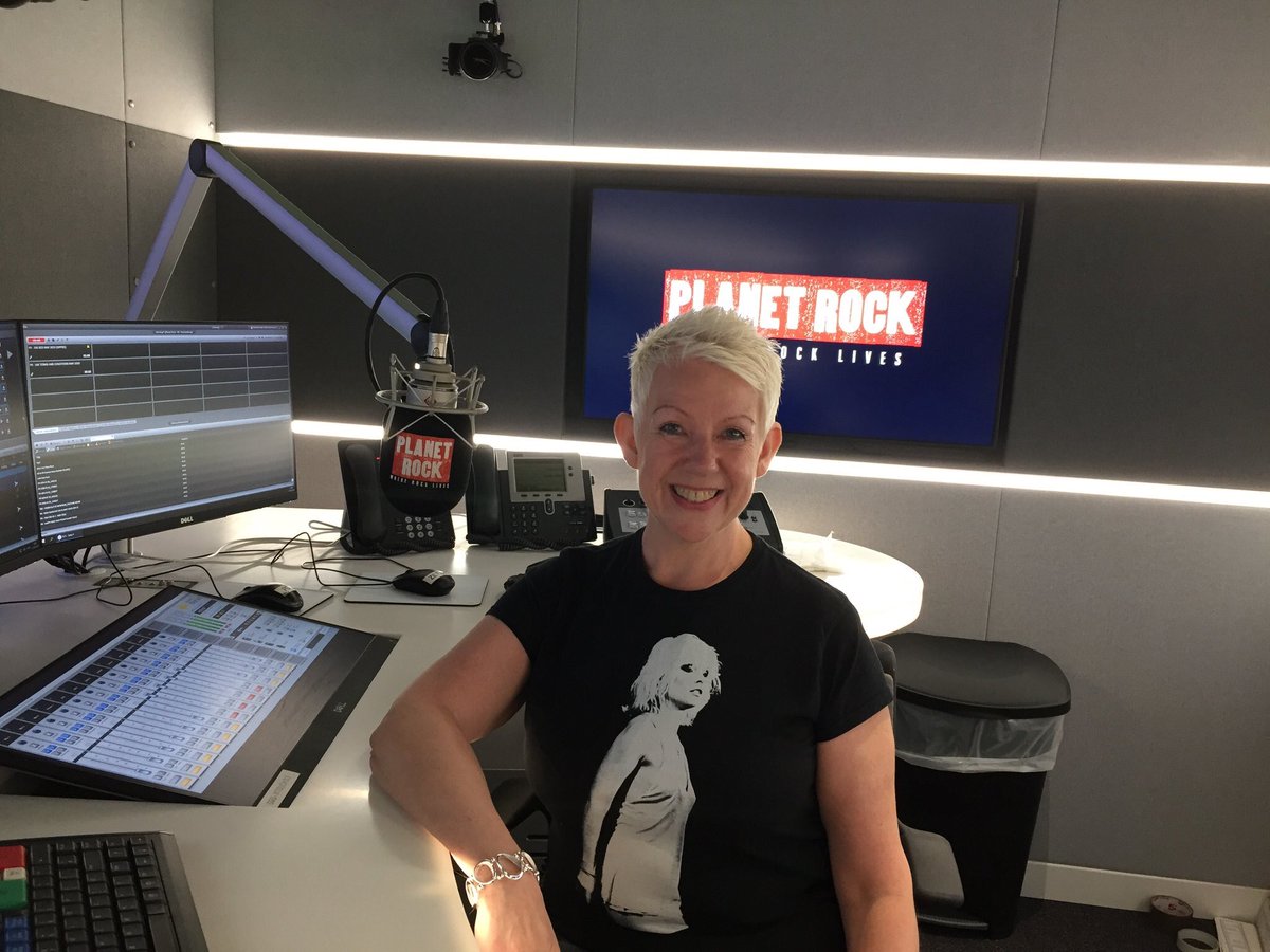 LaMinx541's tweet photo. Ahhhh @DarrenPRedick playing one of my DIY day tracks on @PlanetRockRadio Suzi Quattro #DevilGateDrive - what a fab day out that was!!! ♥️♥️ https://t.co/cxmUnpfe0M