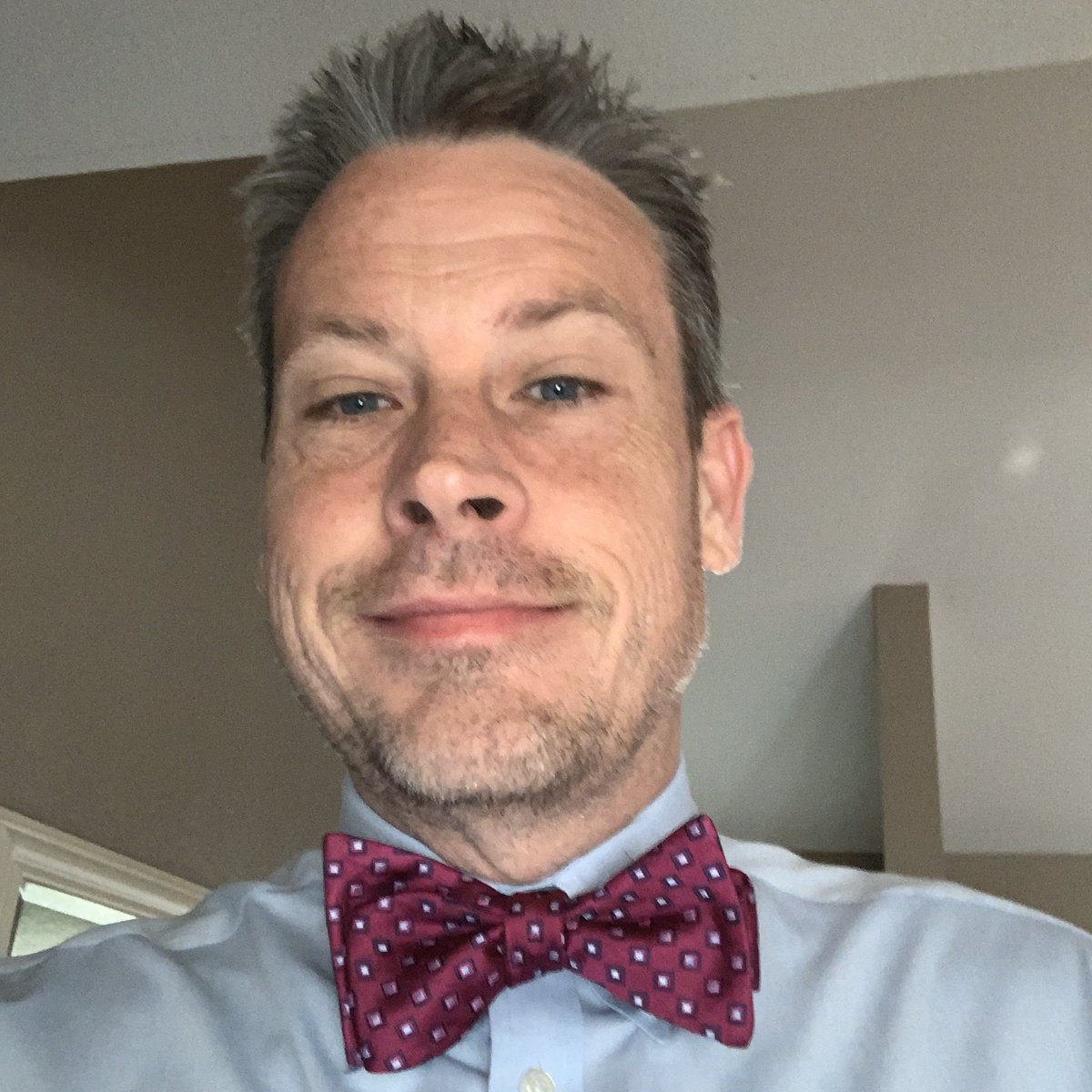 joyfulacts's tweet photo. Dress for success ... you never know who you might meet!!! #Mindset #SingleySpiritWeek @SingleyAcademy @IrvingISD @SingleyECHS https://t.co/vpdNcfQBWt