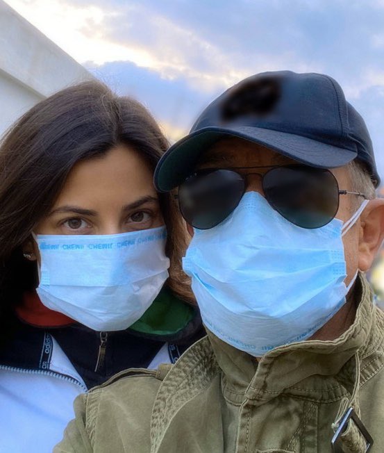 EzioGreggio's tweet photo. Il problema virus migliora ma RESTA A CASA la meta è lontana.Per andare a market o farmacia usa mascherina e guanti:nella foto io e @RominaPier sul terrazzo prima di uscire separati e orari diversi. E distanze:più state lontani dagli altri e più preservate la vostra e loro salute https://t.co/iqVR757VZx