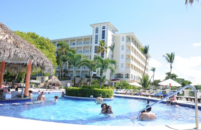ElDia_do's tweet photo. Hoteles ponen a disposición 1,500 habitaciones para sospechosos del Covid-19
https://t.co/rPLkIntnER  #PeriódicoElDía https://t.co/EUPl932259