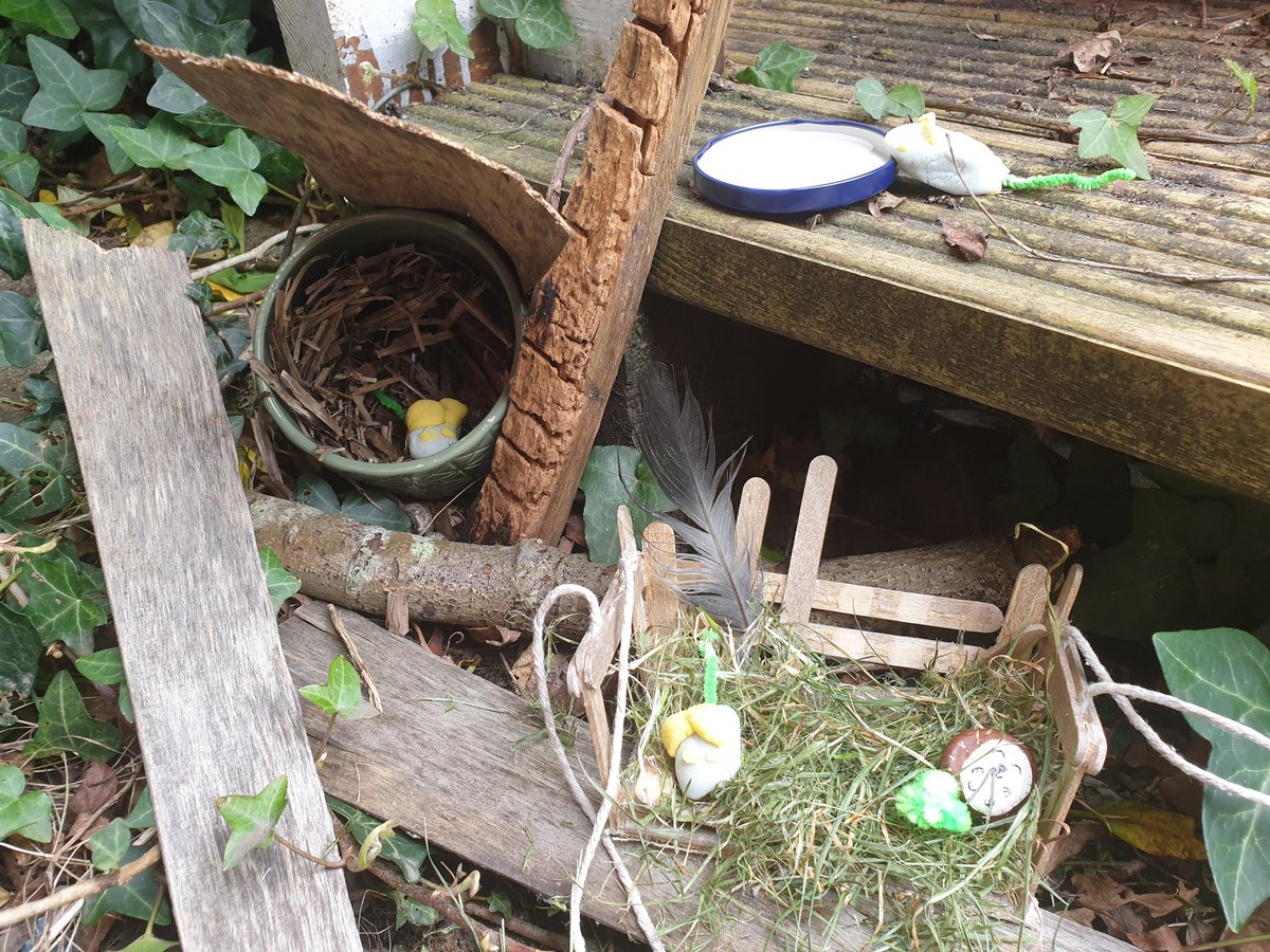 EWaddiBeany's tweet photo. Thanks Mrs Mitchell @SouthBaddesley Harvest mice homes made around the garden this afternoon! #natureclub #natureclubathome #ElmerClass https://t.co/w6q3QYe2r0