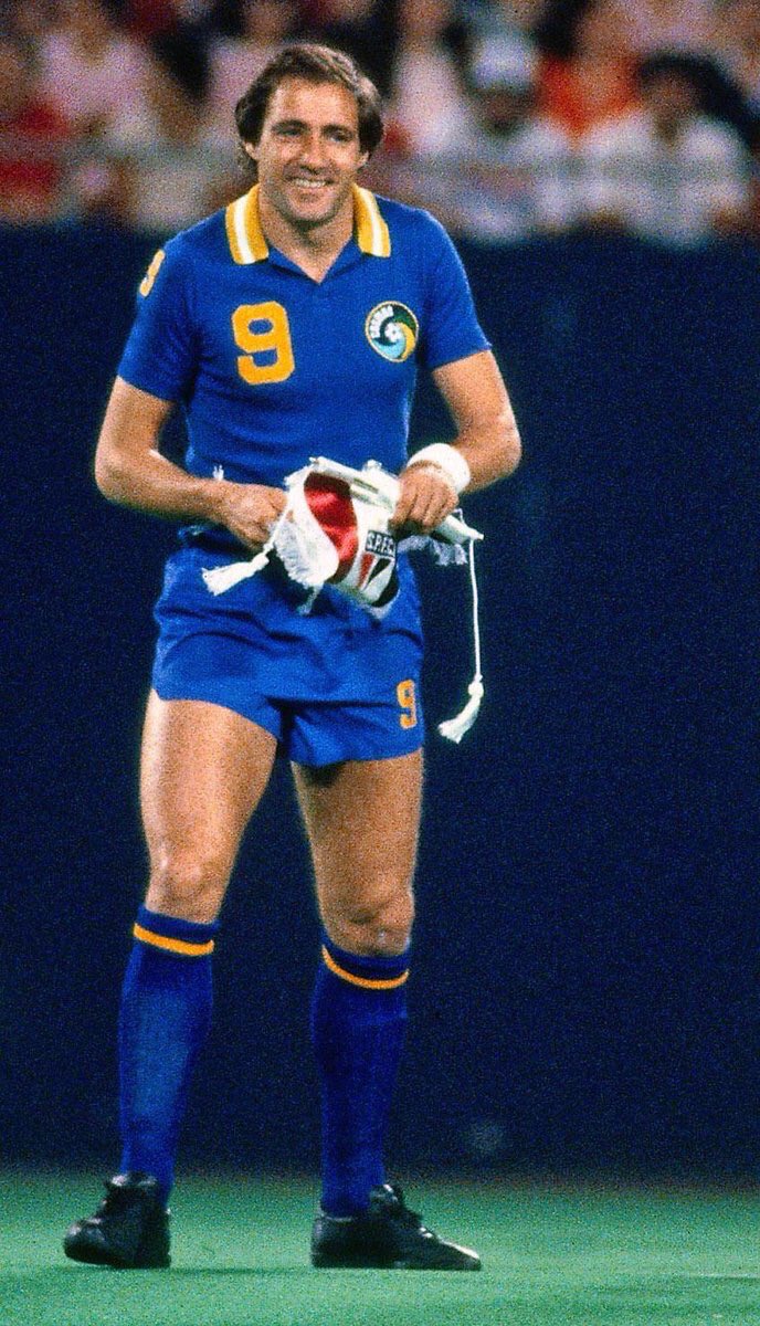 C_Stillitano's tweet photo. It’s been 8 years and not a day goes by that I don’t think about the dearly departed Giorgio Chinaglia. Miss you, my friend. Un abbraccio. https://t.co/exo4YLrbdV