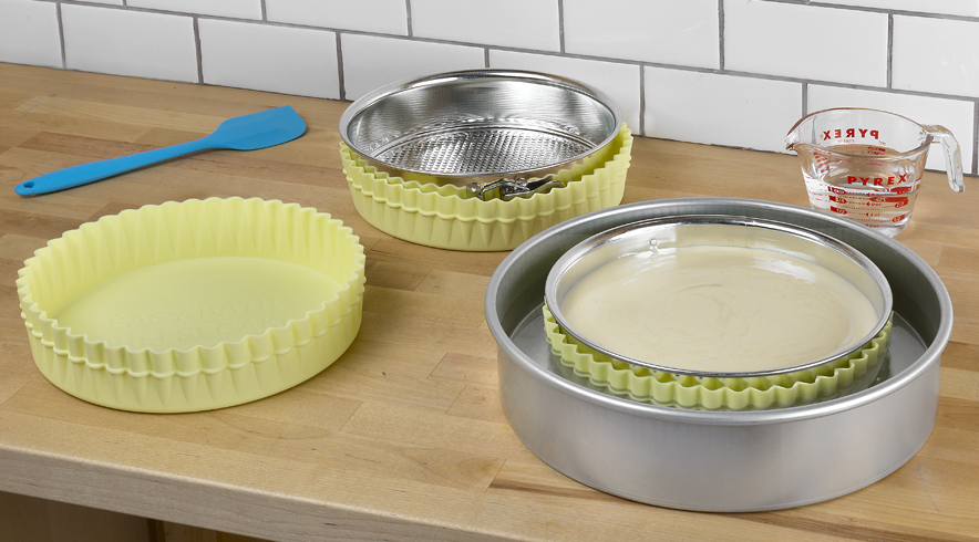 cheesecakewrap's tweet photo. STAY HOME AND #BAKE #CHEESECAKE! Use my #springform pan protector to make baking super simple!
Whether baking in a #water bath or not, get delicious results!  https://t.co/7R4QGcKSXL https://t.co/0l7D8V3TsI