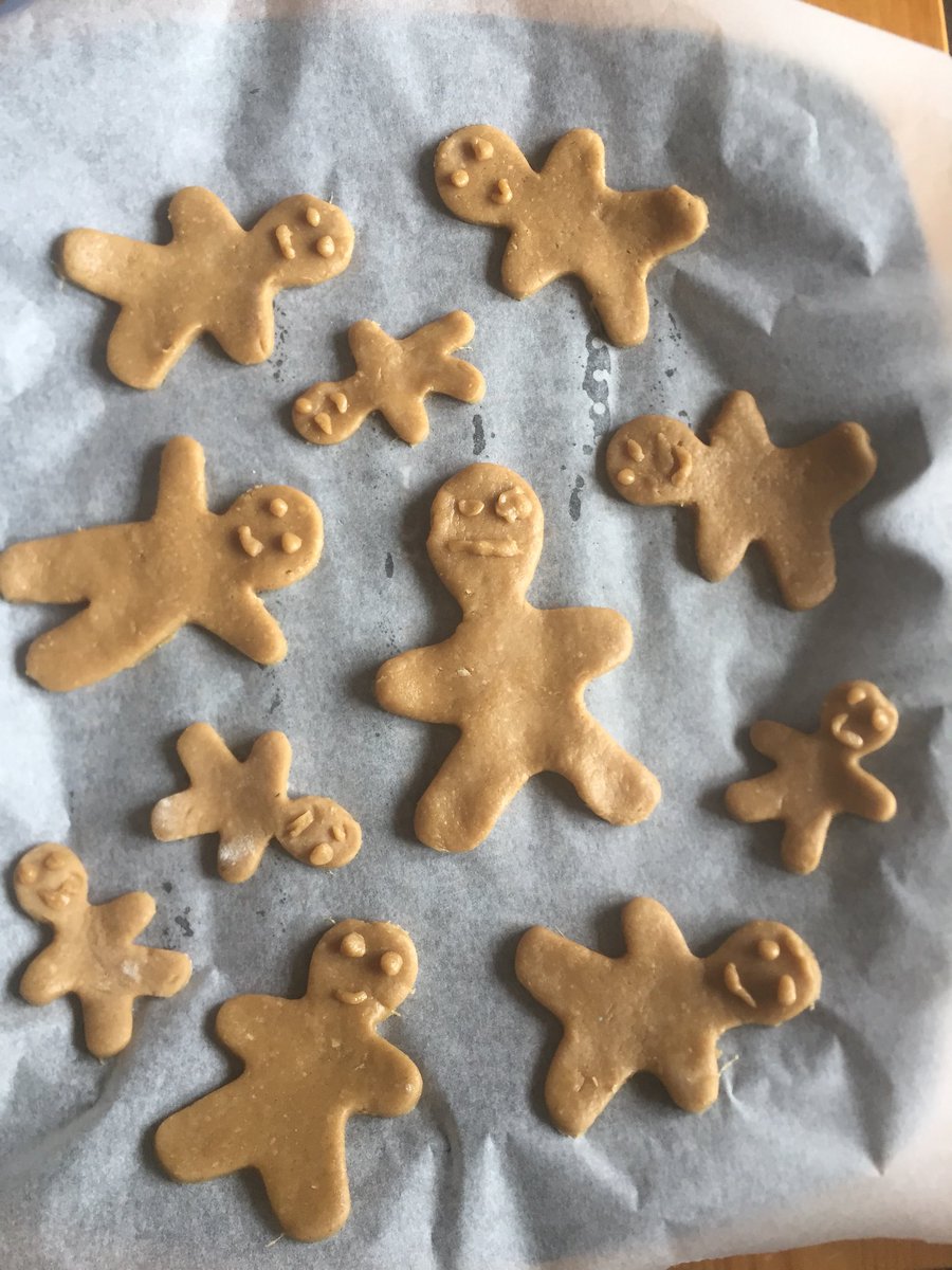 RenaDaudia's tweet photo. @latimerprimary Viaan been making sure one don’t run away from oven #classHC #lovelearning https://t.co/55tTbtDGRh